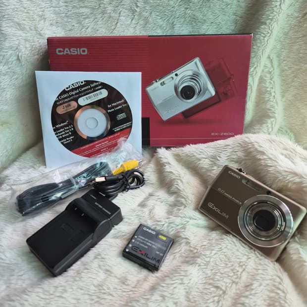 📸 CASIO EXILIM Z600 골드 판매해요 ✨💖