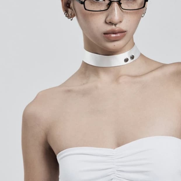 시너진 리벳 새틴 초커 화이트