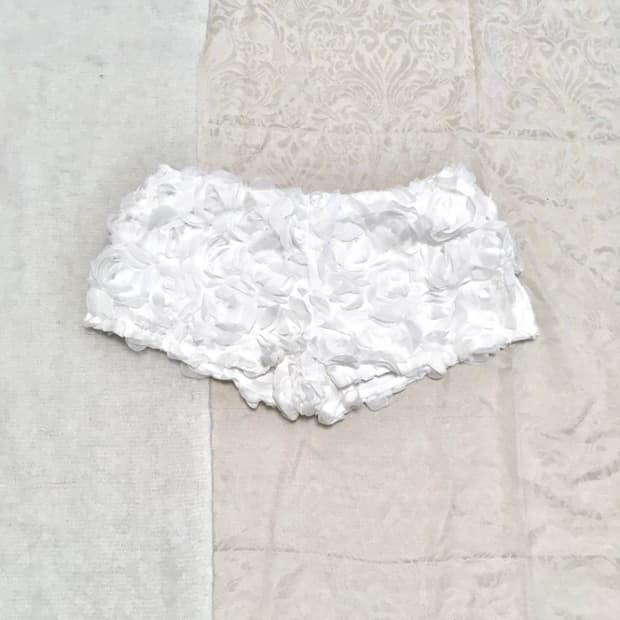 화이트 플라워 로우라이즈 숏츠