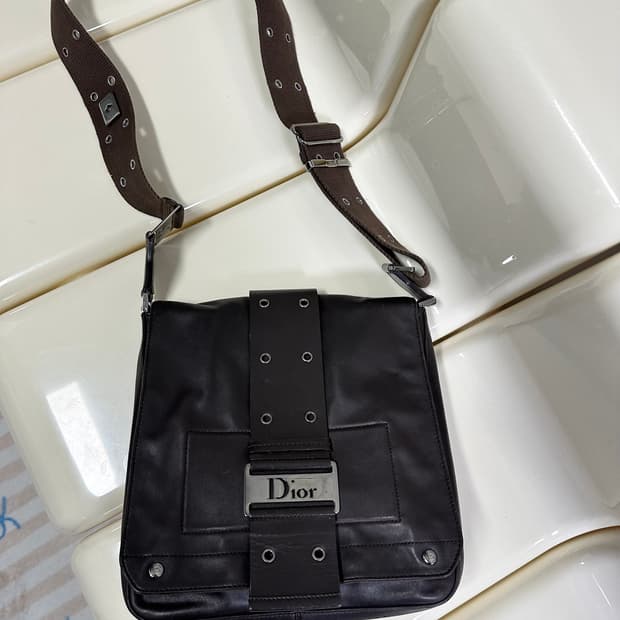 [A 정품] 디올 스트릿 시크 크로스백