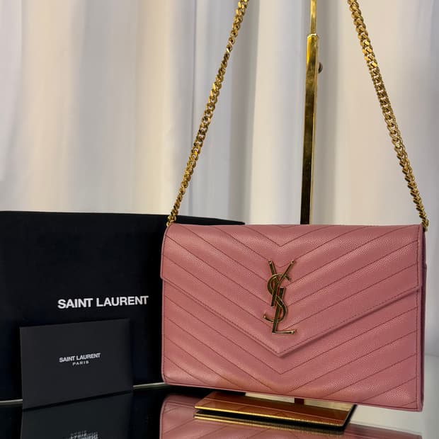 A+ / 생로랑 모노그램 마틀라세 엔벨로프 카산드라 체인 크로스백 377