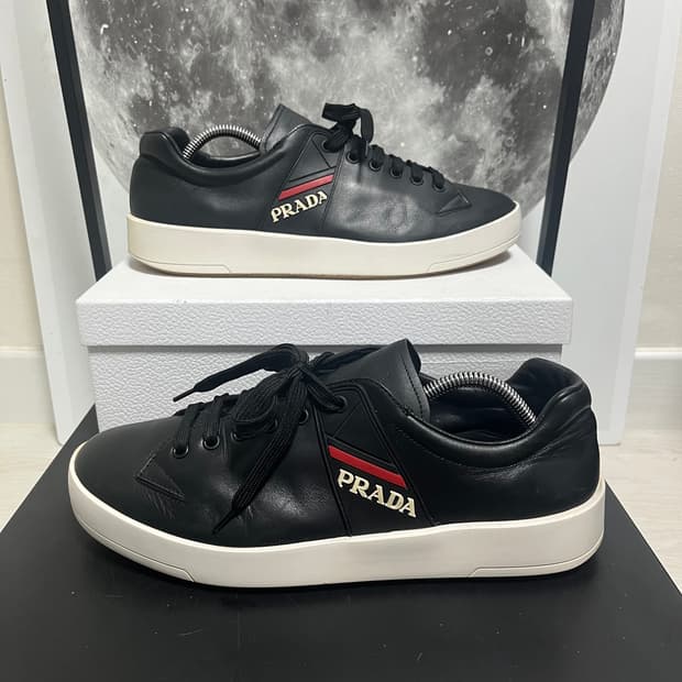 정품 9.5) 프라다 블랙 사이드로고 스니커즈 280~285