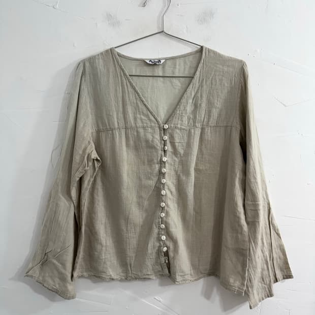 button mori blouse