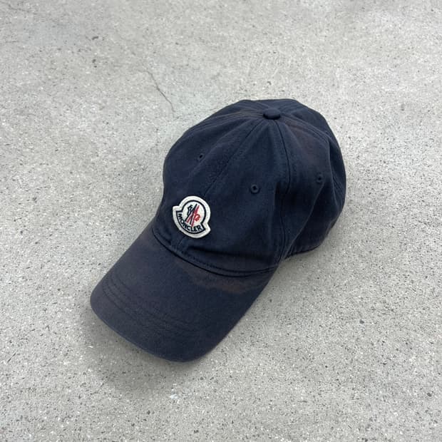 몽클레어 썬페이드 와펜 다크 네이비 볼캡