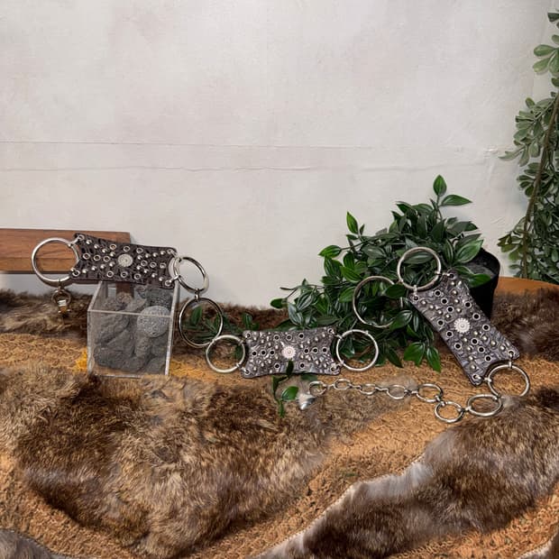 Dark brown oriental python stud chain 벨트