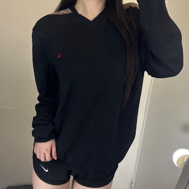 정품 버버리 레드 로고 브이넥 스트라이프 포인트 긴팔 니트 🖤❤️