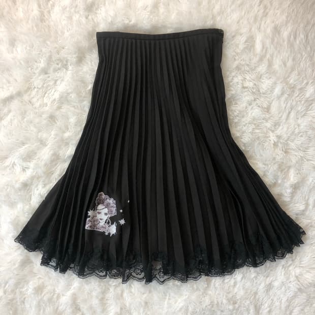 black lace skirt
