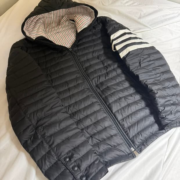 톰브라운 경량패딩 1사이즈