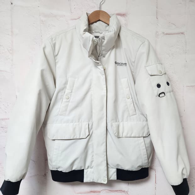 디스커버리 익스페디션 
화이트 자켓