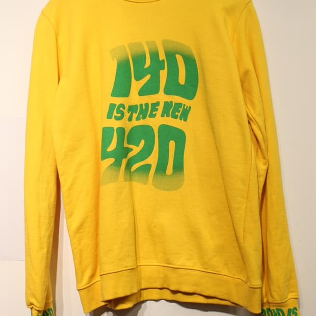 234. 레트로 무드 그래픽 맨투맨