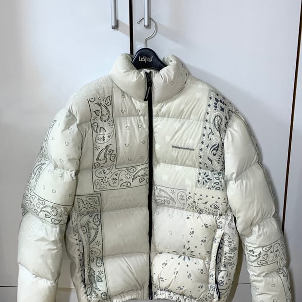 디스이즈네버댓 반다나(페이즐리) 크림 패딩 S size