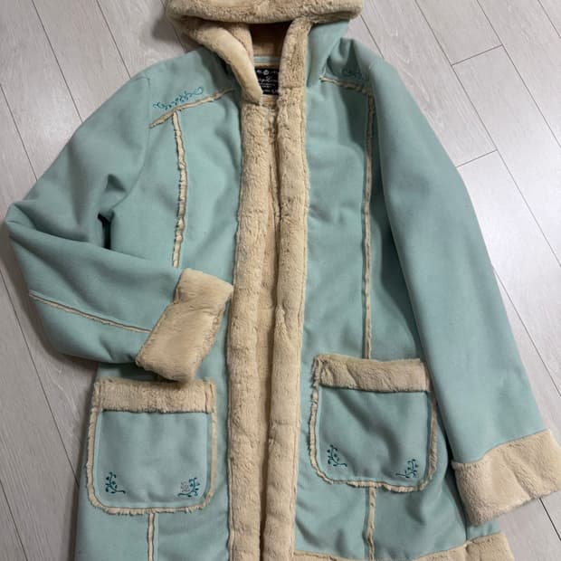 메조피아노 데이지러버스 인조모피 코트 하프코트