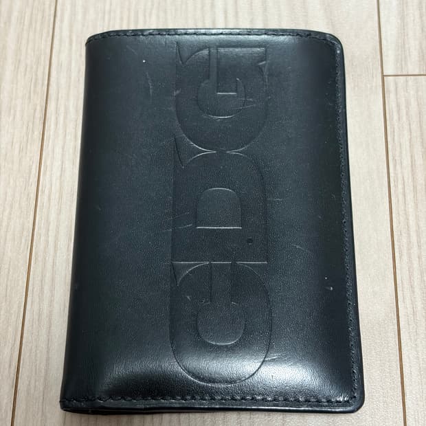 CDG 엠보스 로고 지갑 블랙