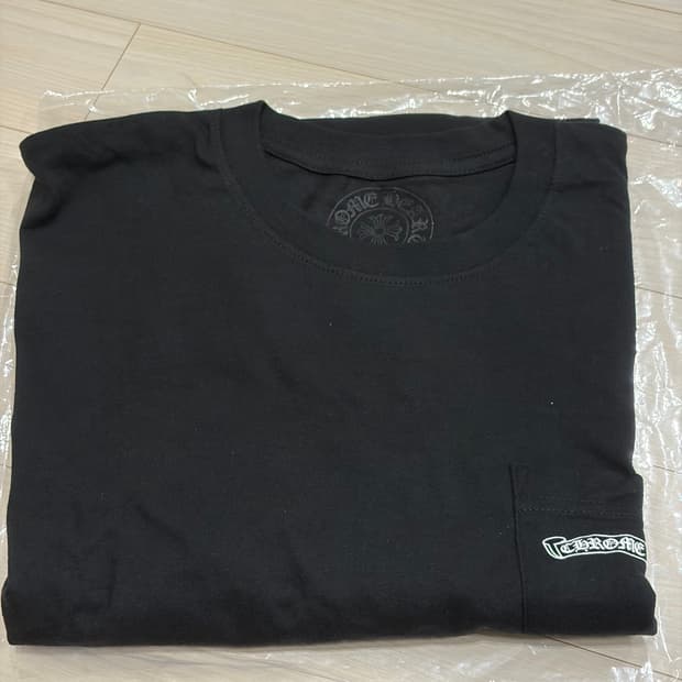 [NEW][L] CHROME HEARTS SCROLL LOGO TEE