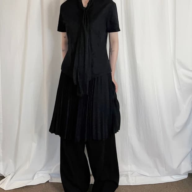 Scarf Tie Fitted Blouse - Black