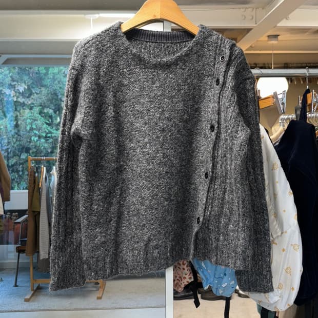 Intellection 단추 니트