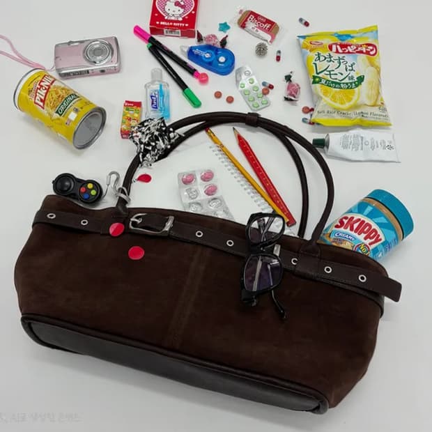 새상품 여밈 벨트 보트백 스웨이드 브라운