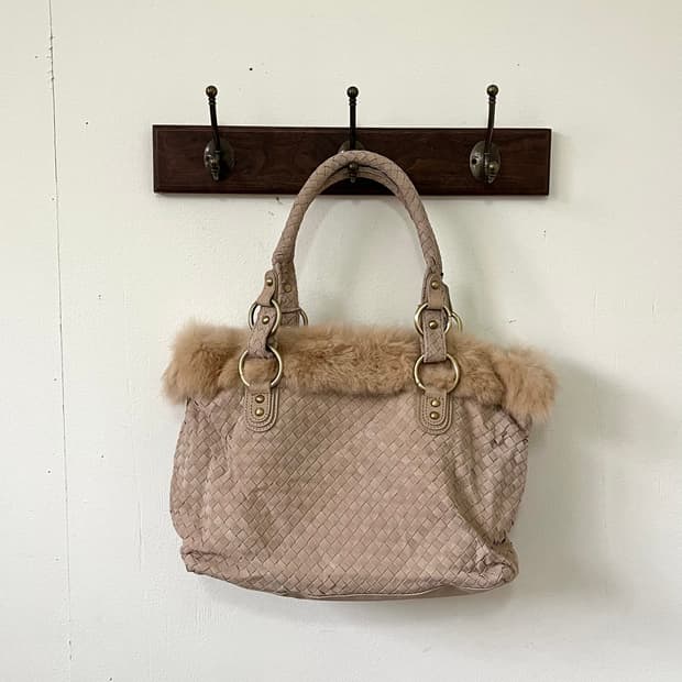 Crea mure 레더 크림 퍼 백