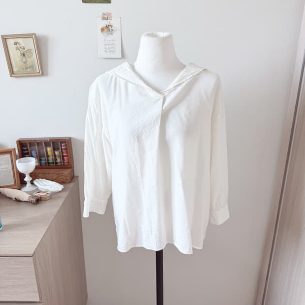 Earth music 세일러카라 블라우스