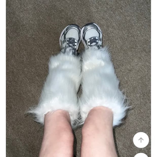 Fur leg warmer white
