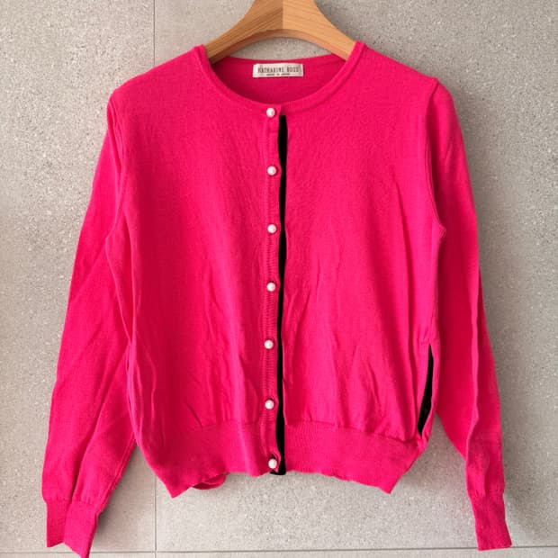 케서린로즈 일본제 핫핑크 진주 가디건