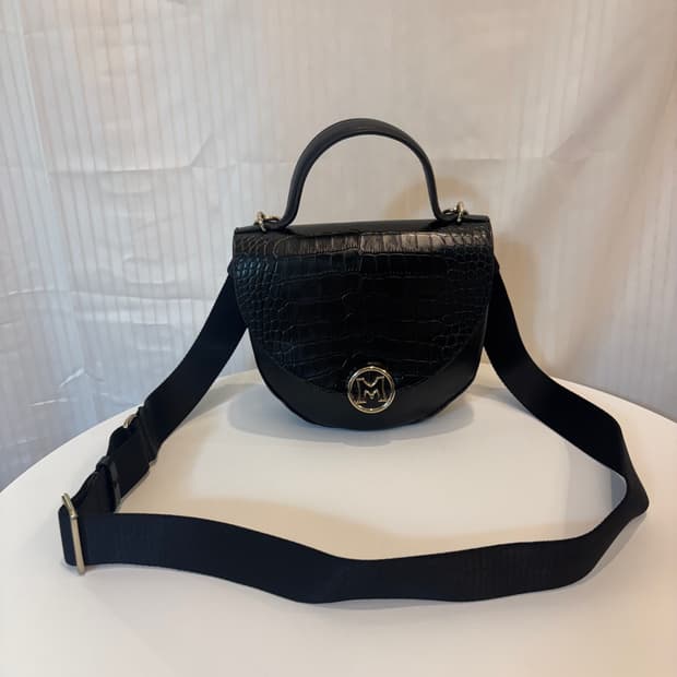 정품 메트로시티 크라운엠보 원핸들 크로스백  