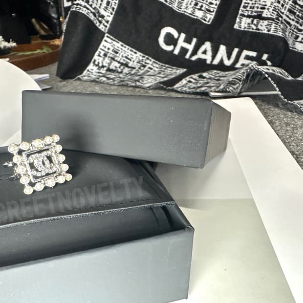 샤넬 스퀘어 진주 큐빅반지