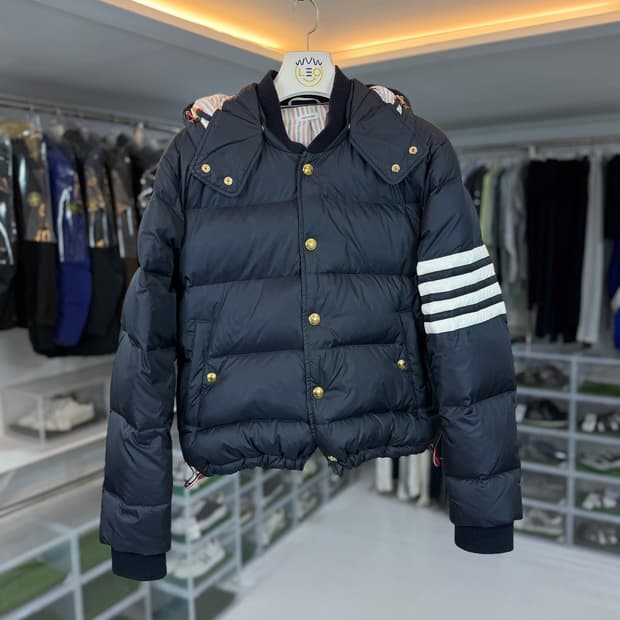 [리오브] 톰브라운 사선 완장 매트 피니쉬 금장 후드 패딩