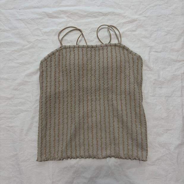 Back Strap Textured Sleeveless Top (캡있음)