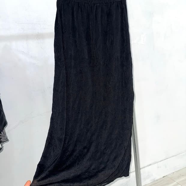 Black Wrinkle Detail Long Skirt