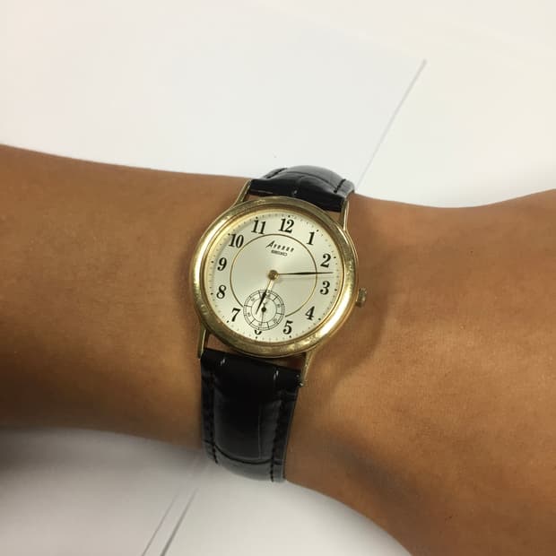 90s Seiko avenue quatz gold