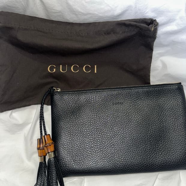 구찌 뱀부 태슬 클러치 블랙