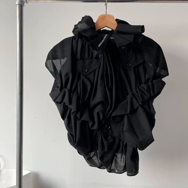 꼼데가르송 메인라인 2026ss 셔링 탑