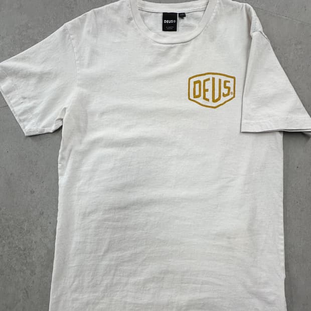 데우스 엑스 마키나 반팔