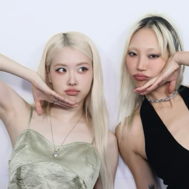 스탠드 얼론 캐미솔(블핑 로제 착용)