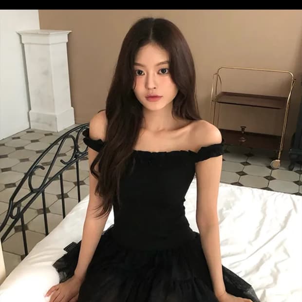 에이블리 프릴 블라우스