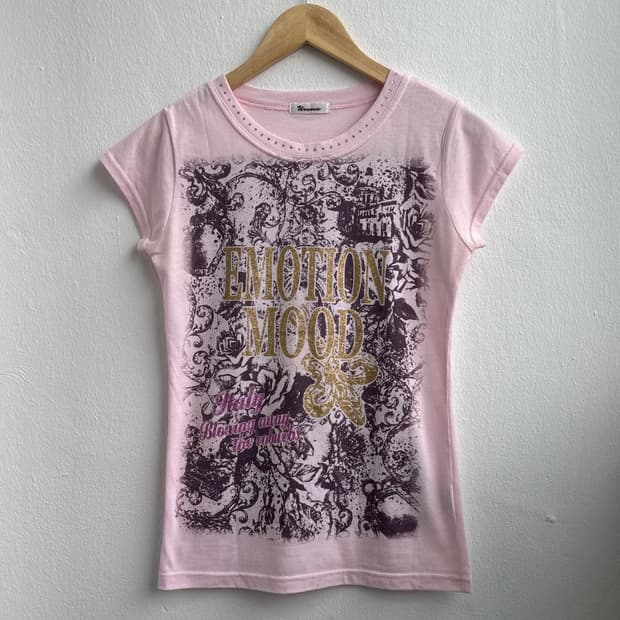 Japanese Vintage Pink Graphic T-shirt