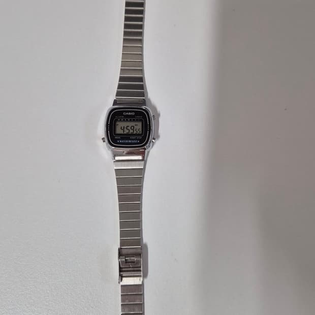 카시오 la670w 시계
