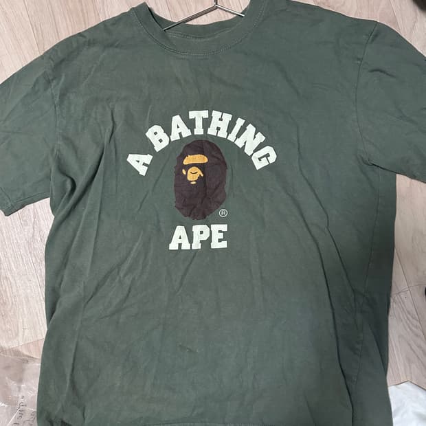 [S]00‘s 올드 베이프 컬리지 로고 티셔츠