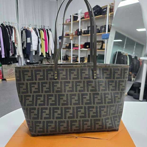 [50%세일] 펜디 멀티로고 토트백