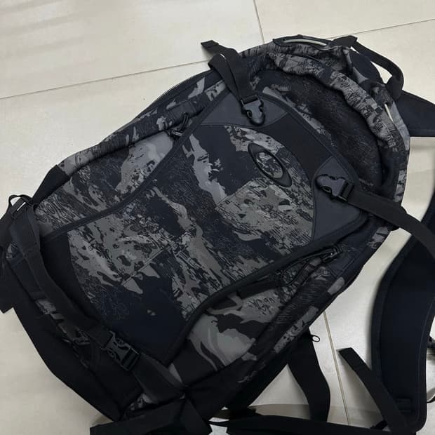 오클리 카모 백팩