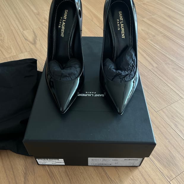 생로랑 opyum 로고 펌프스