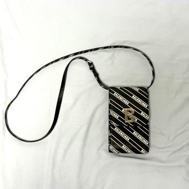 발렌시아가 크로스백