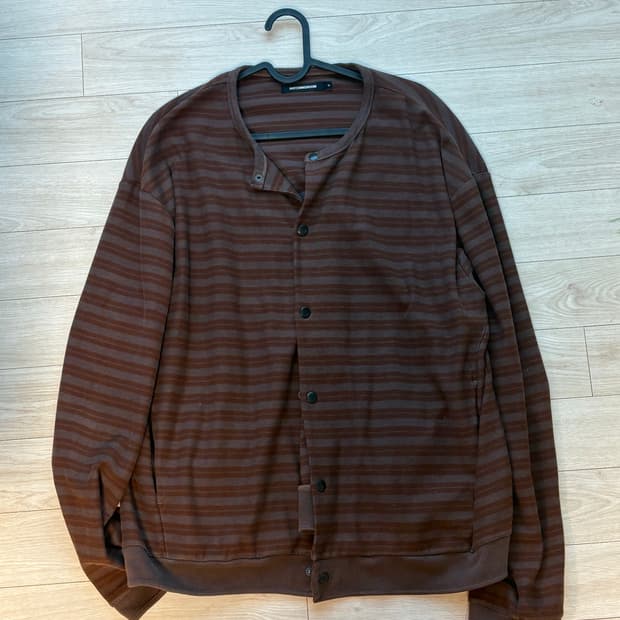 해칭룸 브라운 스트라이프 가디건