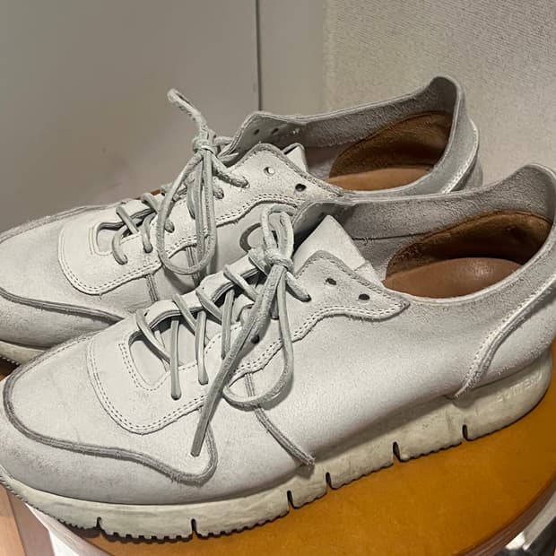 부테로 카레라 화이트 스니커즈 (41.5)