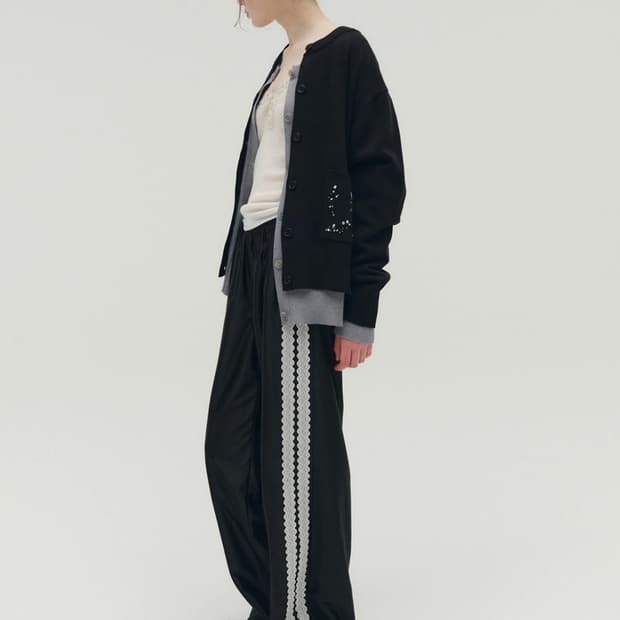 솔티페블 글로시 레이스 트랙 팬츠 블랙