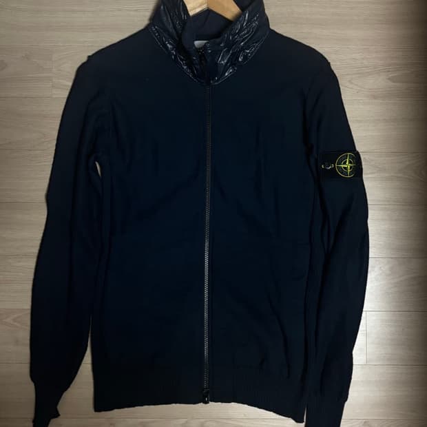 스톤아일랜드 니트 집업 m