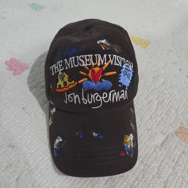 더뮤지엄비지터 존버거맨 캡