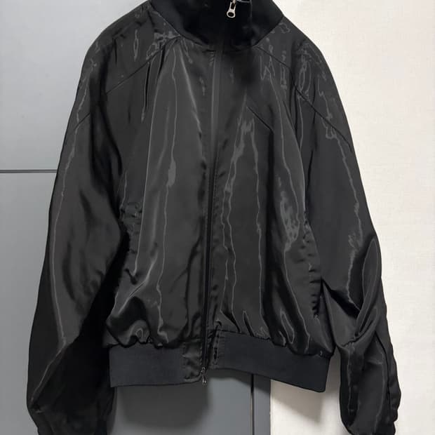 블랙 유광 져지 숏봄버 