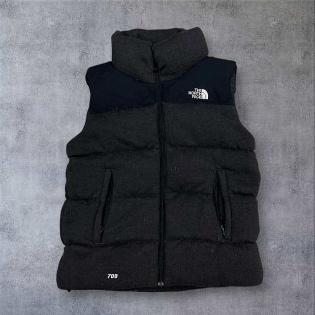 노스페이스 차콜 컬러 700 눕시 덕다운 패딩 베스트